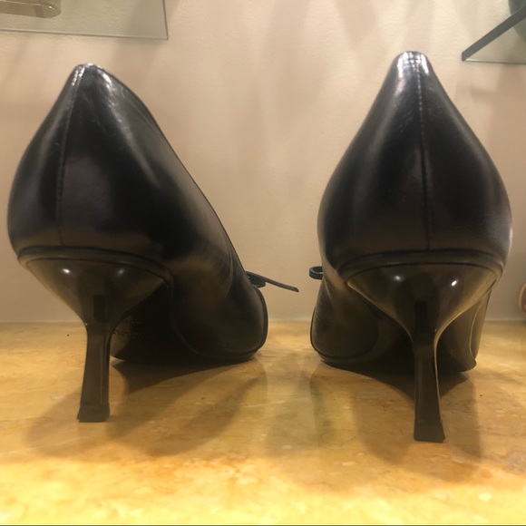 Authentic Gucci Black Leather Pumps with Dust Bag - Picture 4 of 13